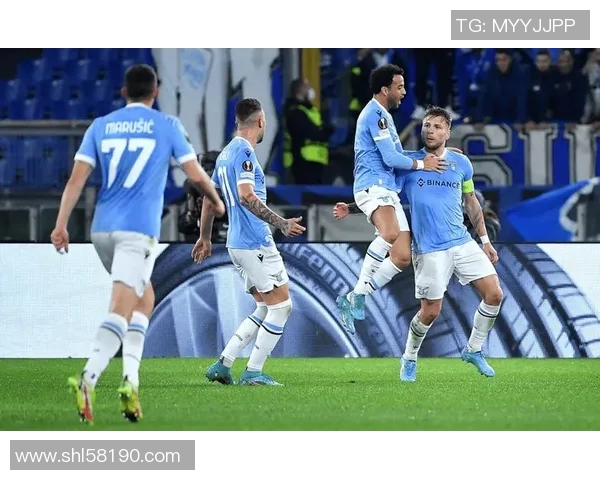 拉齐奥队与帕尔马队激战正酣谁将赢得这场意甲巅峰对决